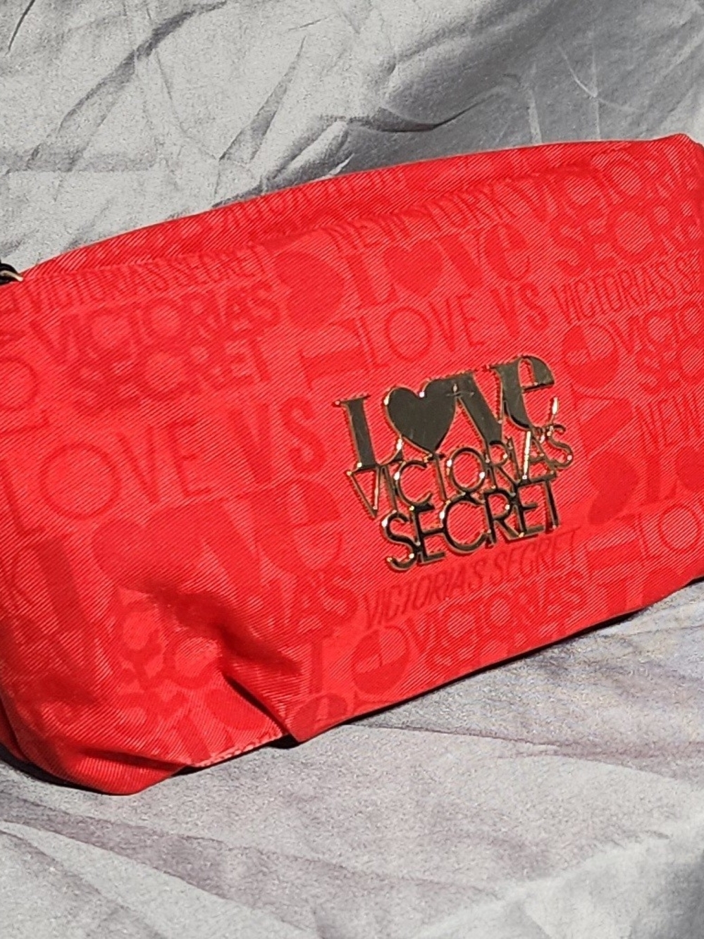 NWOT Victoria's Secret Red Love Logo W/ Gold Hardware Makeup Bag Pouch.